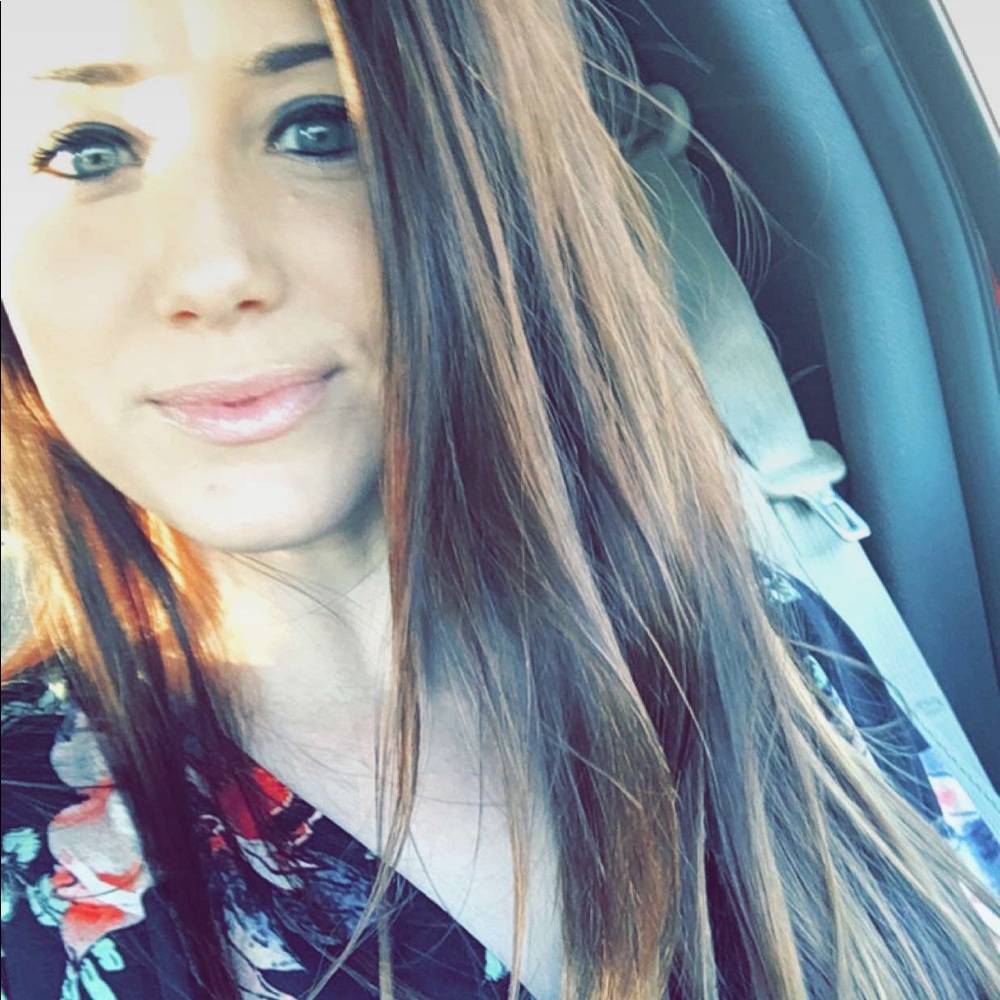 Meet your Posher, Alexandra